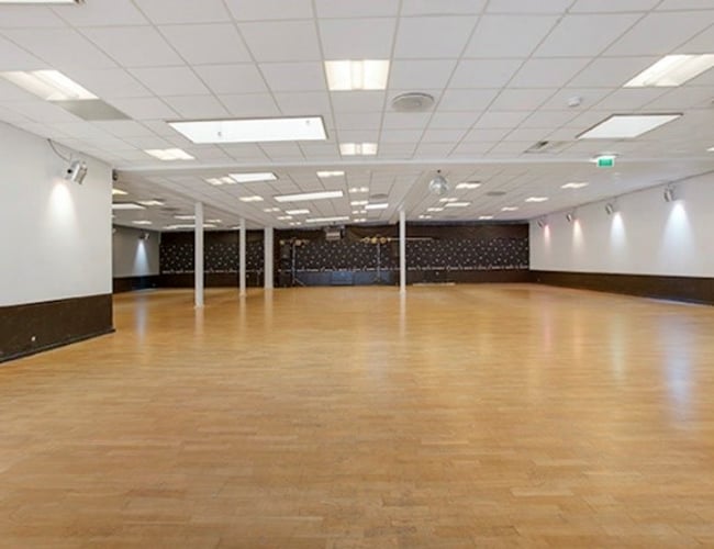 Ny pris! Fest- & EventCenter i Rødovre med overskud og løn til ejer til salg