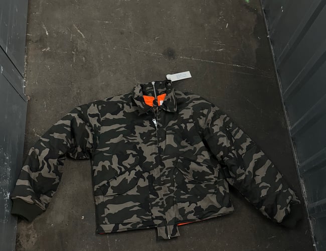 Salg af (di)vision varelager (jakker, trøjer, kasketter, lidt blandet) 