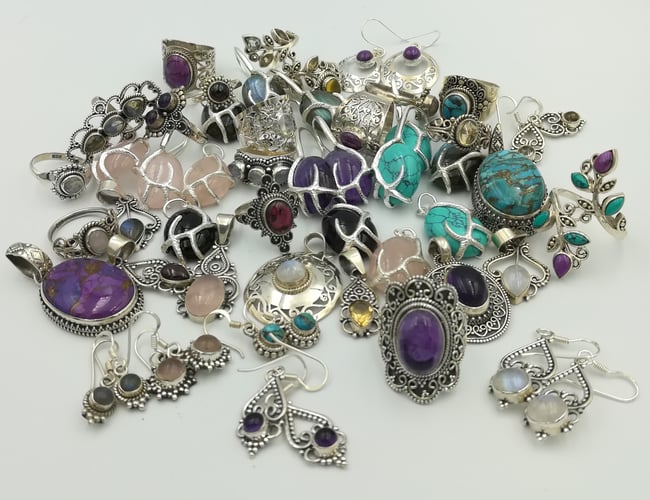 Lige til at gå til - salgsklar webshop med boheme krystalsmykker