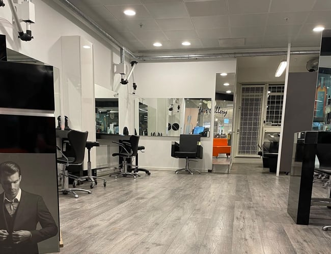 Unik frisørsalon i Hørsholm Midtpunkt med omsætning i 2021 på ca. kr. 3,2 mio. - Overskud til ejer på: 650.000 kr.