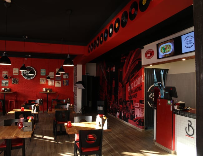 Broadwayburgers.dk ( Omsætning på 3.200.000 mio på 10,5mdr) - Flot nyrenoveret burger restaurant til salg med 185 kvm. - Overskud d.d. ca. 560.000 kr.