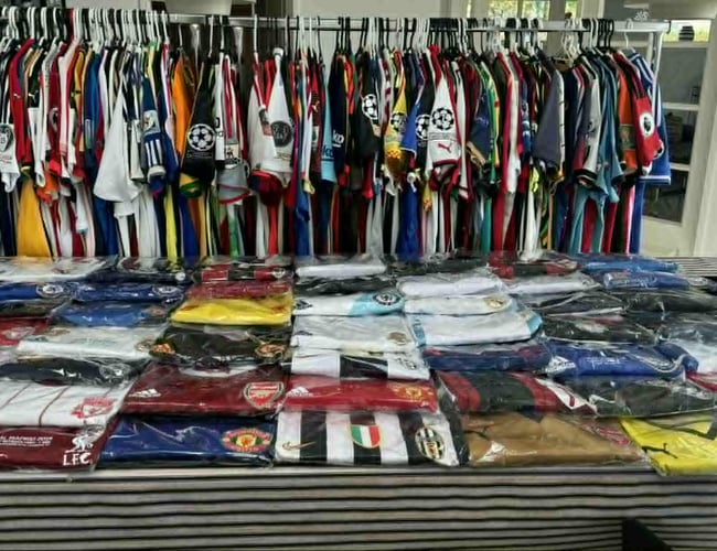 Virksomhed med salg af fodboldtrøjer 