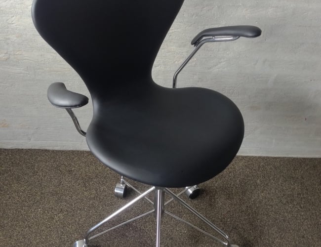 Fuldt kørende eksklusiv webshop og supply chain med salg af nye og brugte Arne Jacobsen Syver stole