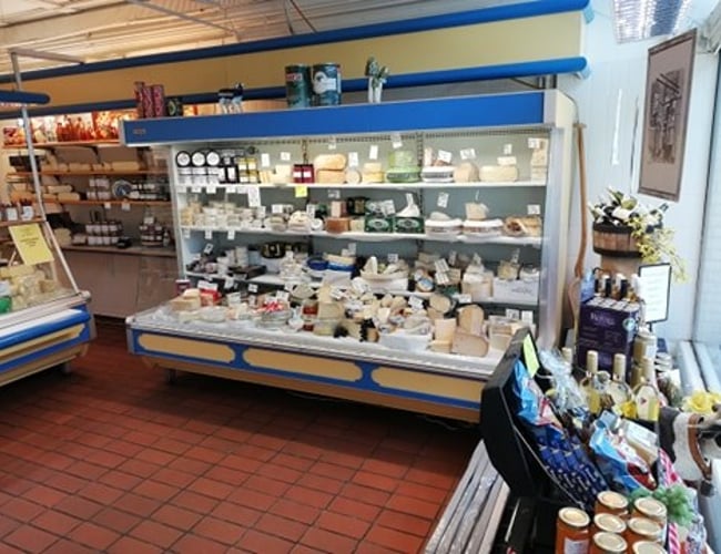 Ostebutik i attraktivt butikscenter i Århus N - 28 års ejerskab