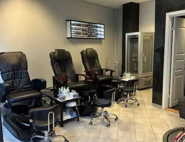 Klinik/neglesalon (Drop In Nails)  til afståelse ved Tivoli 