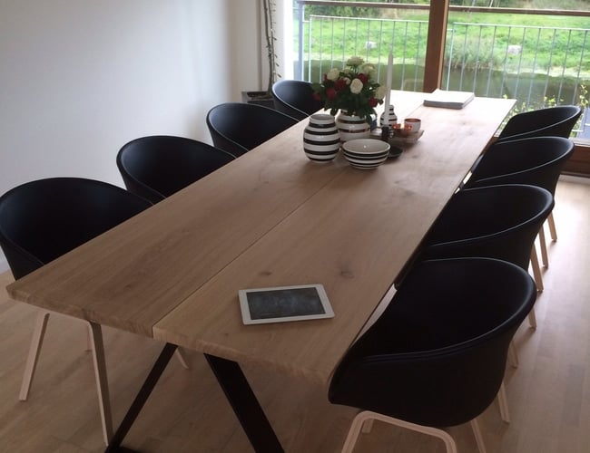 Woodstyle.dk specialforretning med håndlavede møbler i egetræ. - Overskud på 550.000kr. om året.