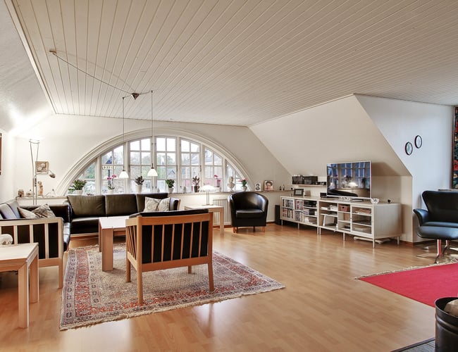 Ejendom/ Investeringsejendom: med butik/bolig/garager og lagerplads