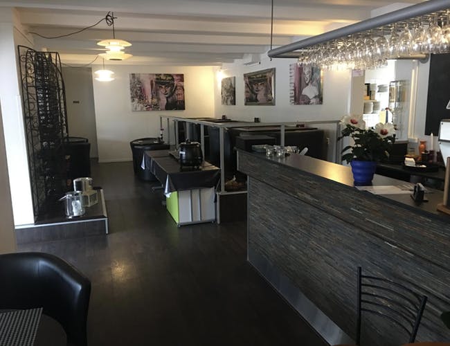 Byens bedste beliggende restaurant med plads til 75 personer og billig husleje