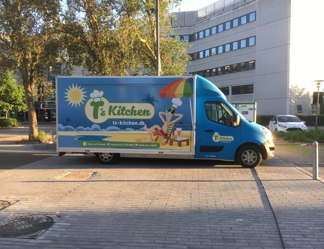 Gastro Foodtruck sælges - Står ved Sluseholmen og kører ud til festivaler