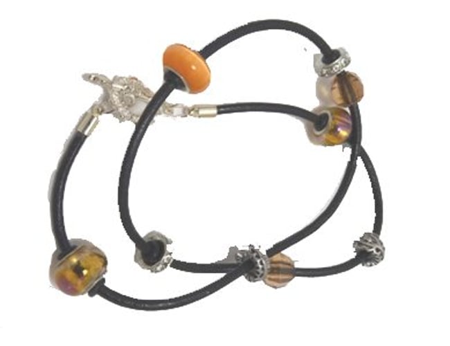 Smykkeshop med håndlavede bæredygtige og unika-smykker