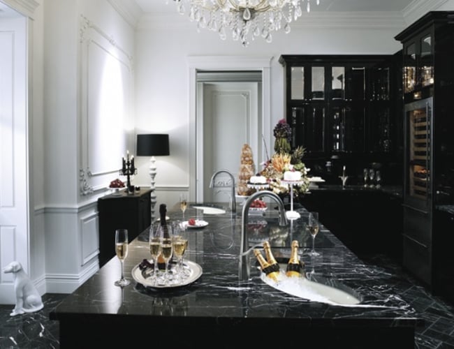 Bordplader i natursten med 200 nye kunder om måneden