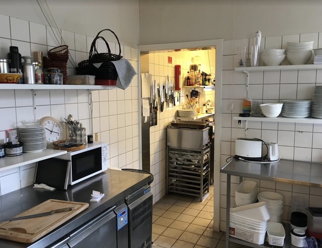 Ny pris sat ned 10%! Restaurantvictor - Byens bedste beliggenhed til afståelse med hele 200 kvm og byens torv.