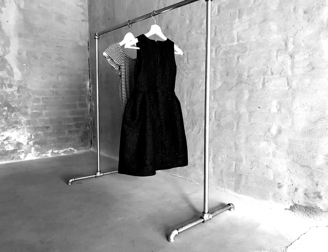 Hangiton.dk - Salg og udlejning af rustikke tøjstativer. - Omsætning 67.537 DKK.