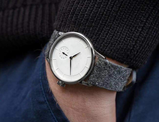 Innovativt websalg af URE - skab dit eget design med få klik med musen.