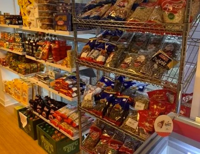 Asia supermarked/kiosk med 130 kvm og spillehal - Daglig omsætning på 5-6000 kr. & løn til 2