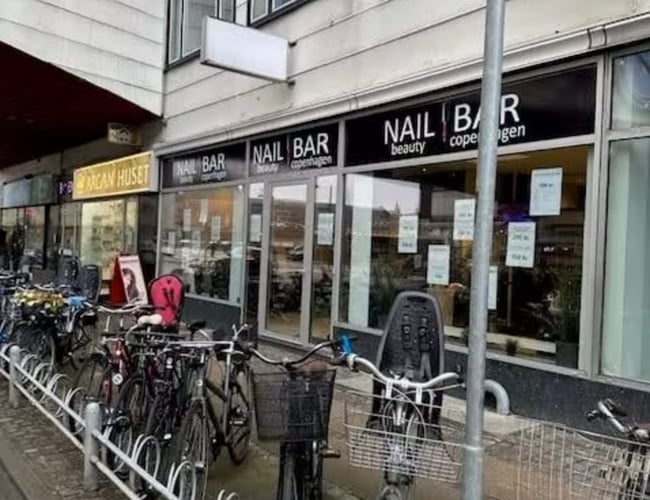 Klinik/neglesalon (Drop In Nails)  til afståelse ved Tivoli 