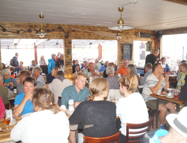 Isbutik på Anholt Havn. Sjælden udbudt sommervirksomhed sælges.