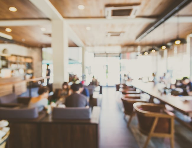 Hyggelig rustik restaurant med plads til ude servering om sommeren