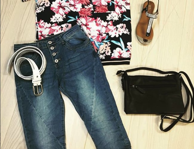 Dametøjs webshop uniquelooks.dk sælges - Årlig omsætning: 250.000 kr. (Organisk) - Dandomain 