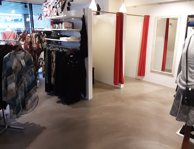 Kate K - Populær dametøj forretning i Silkeborg med 143 m2 sælges - Overskud på 275.000 kr.