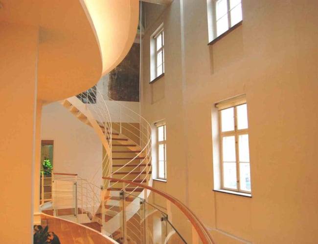 128 år gammel, eksklusiv, totalrenoveret, historisk bygning på over 1600 kvm til leje