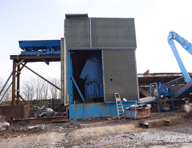 Etableret Skrothandler med metpro hammermill shredder - Skrot fra både virksomheder, kommuner, affaldsselskaber og private. 