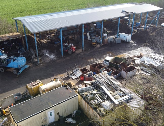 Etableret Skrothandler med metpro hammermill shredder - Skrot fra både virksomheder, kommuner, affaldsselskaber og private. 