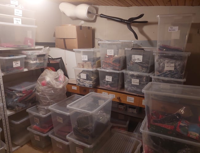 (Varelager 36.000 medfølger) 12 år gammel webshop med accessories til kvinder sælges