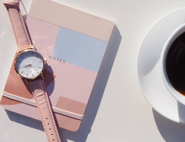 Webshop med produktion og salg af egne vægure og store ur-brands