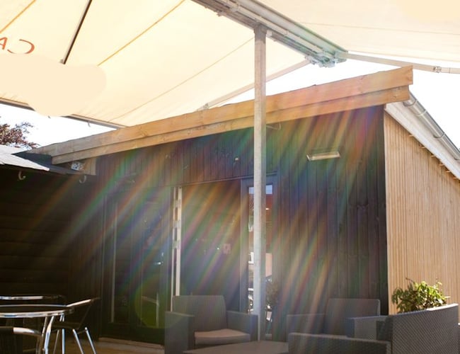 Cafe med høj oms. og lav husleje til salg