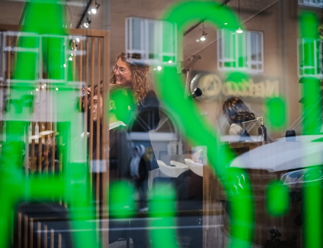 Populær frisørsalon med stort kundekartotek på Frederiksbjerg, Aarhus.