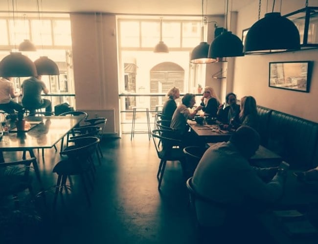 127m2 istandsat café, på sidegade til Gothersgade KBH - fuld køkken tilknyttet - 