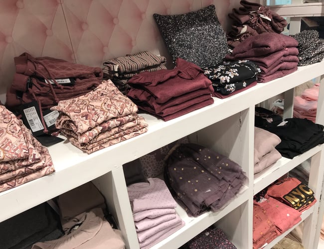 Attraktiv børnetøjsforretning med webshop - 4 mio kr. i omsætning - eksklusive indkøbsaftaler