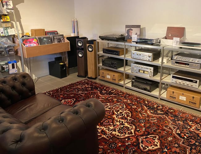 Elektronikbutik med eget værksted - Vintage Hi-Fi, tilbehør, vinylplader