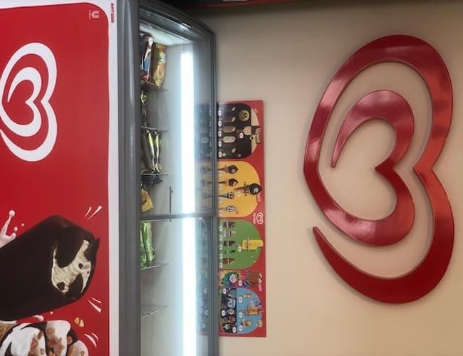 Isbar (sæson) til salg ligger på lille hyggelig gågade i Gilleleje. Butikken har eksisteret 25 år.