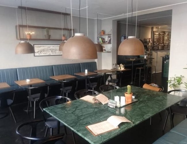 127m2 istandsat café, på sidegade til Gothersgade KBH - fuld køkken tilknyttet - 