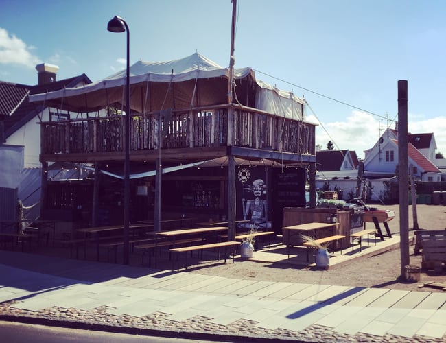 Guerilla Køkkenets Container restaurant fra " det fedtede hjørne "  i Hornbæk.