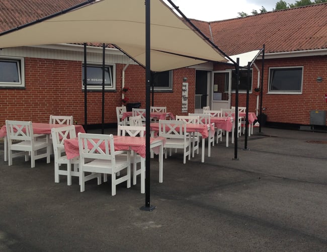 FISKEBUTIK , CAFE, RØGERI SAMT FASTE  FISKETURE TIL FISKEBIL ...UDLEJES - fortsat i drift og en unik mulighed... Kom frisk 