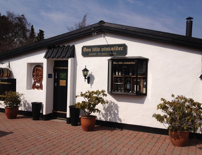 "Vinslot" med vinkælder 
