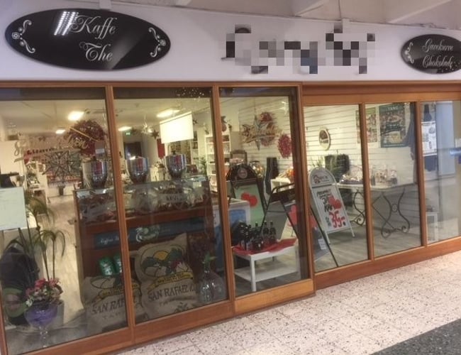 Gratis (der betales kun for inventar og evt. varelager.)   Specialforretning med kaffe, the, chokolade og delikatesser til salg