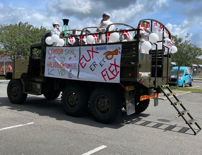 Mindre Studenterkørselsvirksomhed med 2 lastbiler til salg!