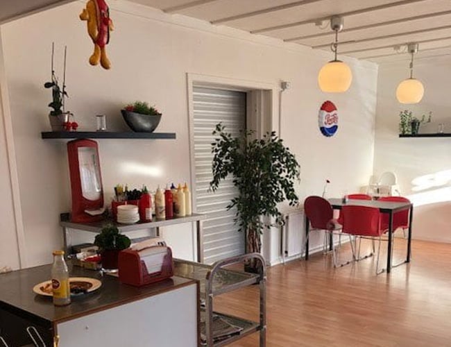 Veletableret grillbar med god omsætning sælges 