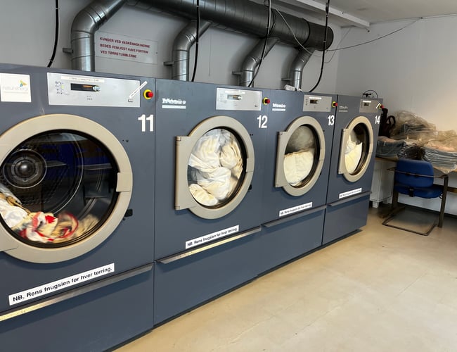 Vaskeri med  private og erhvervskunder til salg