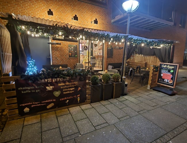 Café Hygge - 51 m2 med 12 siddepladser - Smuk vegansk café i Horsens.