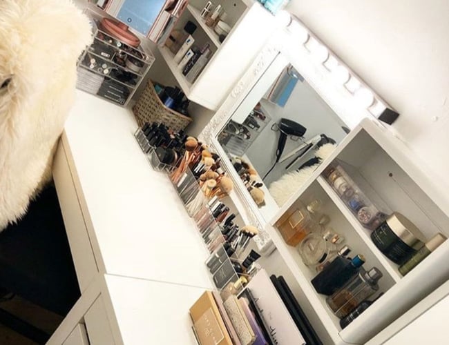 Førende niche webshop inden for makeup - Omsat for 377.000 kr. - Overskud på ca. 120.000 kr.