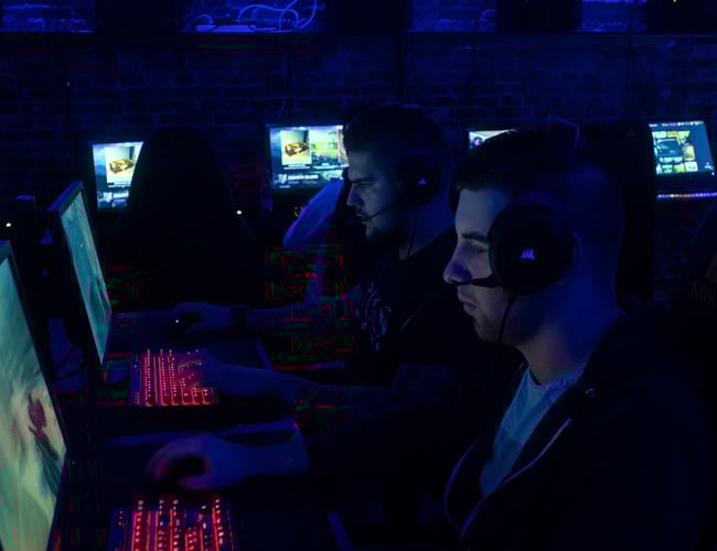 Nyistandsat netcafe i Vejle til salg - 30 kraftige gamer PC'er