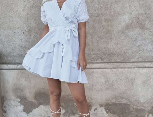 Webshop med tøj til unge kvinder sælges - 18.200 følgere på Instagram og ca. 8149 tusind følgere på facebook. 