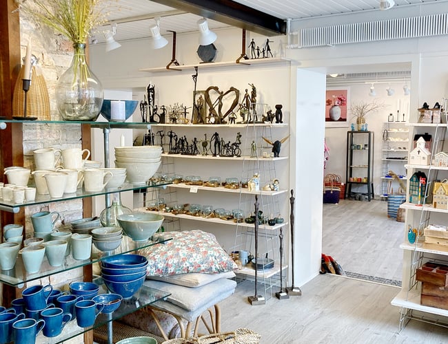 Stor livstilsbutik med webshop i Ebeltoft - Omsætning 2022: 2.77 mio kr. 