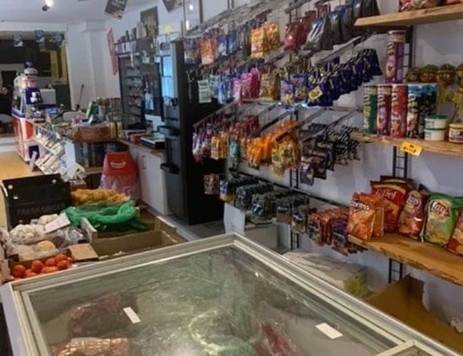 Asia supermarked/kiosk med 130 kvm og spillehal - Daglig omsætning på 5-6000 kr. & løn til 2