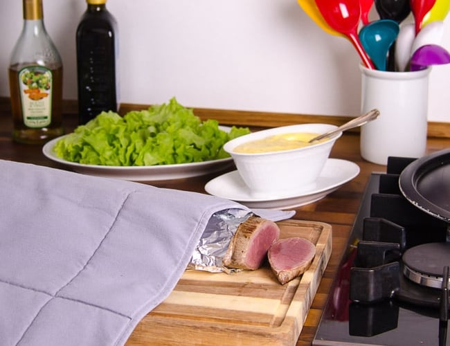 Kendt firma indenfor brugskunst, med produktion i Danmark og salg til butikker/grossister.